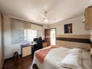 Casa com 3 dormitórios à venda, 180 m² por R$...