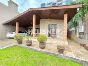 Casa com 3 dormitÃ³rios Ã venda, 181 mÂ² por R$...