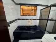 Casa com 3 dormitórios à venda, 250 m² por R$...