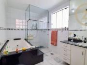 Casa com 3 dormitórios à venda, 307 m² por R$...