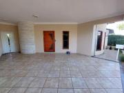 Casa com 3 dormitórios à venda, 220 m² por R$...