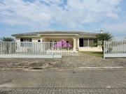 Casa com 3 dormitórios, 2 suítes à venda, 401 m² por R$...