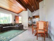 Casa com 3 Dormitórios, 2 Suítes e Amplo Terreno em Rua...