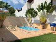 Casa com 3 dormitórios à venda, 300 m² por R$...