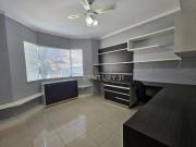 Casa com 3 dormitórios à venda, 300 m² por R$...