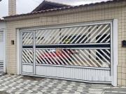 Casa com 3 dormitórios à venda, 100 m² por R$ 590.000...