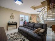 Casa com 3 dormitórios à venda, 105 m² por R$ 850.000,00...
