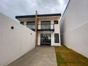 Casa com 3 dormitórios à venda, 110 m² por R$ 560.000,00...