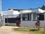 Casa com 3 dormitórios à venda, 110 m² por R$ 640.000,00...