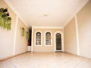 Casa com 3 dormitórios à venda, 120 m² por R$ 320.000,00...