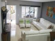 Casa com 3 dormitórios à venda, 128 m² por R$...