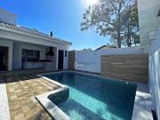 Casa com 3 dormitórios à venda, 130 m² por R$...