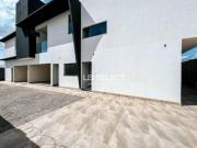 Casa com 3 dormitórios à venda, 130 m² por R$ 580.000,00...