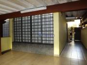 Casa com 3 dormitórios à venda, 136 m² por R$...