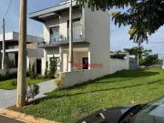Casa com 3 dormitórios à venda, 140 m² por R$...