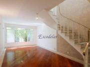 Casa com 3 dormitórios à venda, 140 m² por R$...