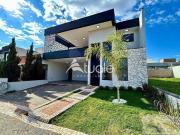 Casa com 3 dormitórios à venda, 141 m² por R$...