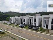 Casa com 3 dormitórios à venda, 145 m² por R$...