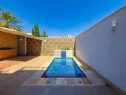 Casa com 3 dormitórios à venda, 145 m² por R$...