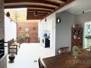 Casa com 3 dormitórios à venda, 150 m² por R$...