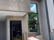 Casa com 3 dormitórios à venda, 150 m² por R$...