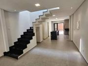 Casa com 3 dormitórios à venda, 150 m² por R$...