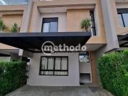 Casa com 3 dormitórios à venda, 150 m² por R$...