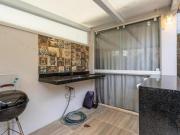 Casa com 3 dormitórios à venda, 151 m² por R$...