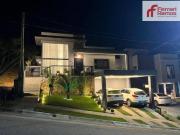 Casa com 3 dormitórios à venda, 152 m² por R$...