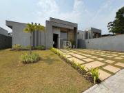 Casa com 3 dormitórios à venda, 157 m² por R$...