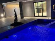 Casa com 3 dormitórios à venda, 158 m² por R$...