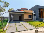 Casa com 3 dormitórios à venda, 160 m² por R$...