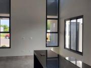 Casa com 3 dormitórios à venda, 160 m² por R$ 900.000...