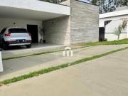 Casa com 3 dormitórios à venda, 162 m² por R$...