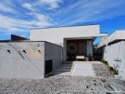 Casa com 3 dormitórios à venda, 165 m² por R$...
