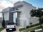 Casa com 3 dormitórios à venda, 172 m² por R$...