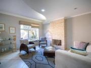 Casa com 3 dormitórios à venda, 174 m² por R$ 930.000,00...