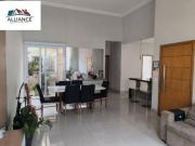 Casa com 3 dormitórios à venda, 180 m² por R$...