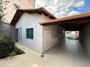 Casa com 3 dormitórios à venda, 180 m² por R$...