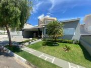 Casa com 3 dormitórios à venda, 180 m² por R$...