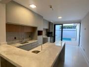 Casa com 3 dormitórios à venda, 180 m² por R$...