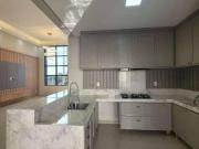 Casa com 3 dormitórios à venda, 180 m² por R$...