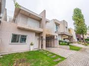 Casa com 3 dormitórios à venda, 180 m² por R$...