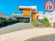 Casa com 3 dormitórios à venda, 180 m² por R$...