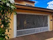 Casa com 3 dormitórios à venda, 194 m² por R$ 660.000,00...
