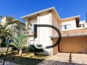 Casa com 3 dormitórios à venda, 198 m² por R$...