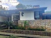 Casa com 3 dormitórios à venda, 200 m² por R$...