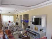 Casa com 3 dormitórios à venda, 200 m² por R$...