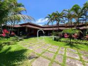Casa com 3 dormitórios à venda, 200 m² por R$...