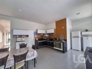 Casa com 3 dormitórios à venda, 200 m² por R$...